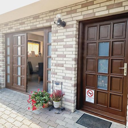 バラトンフレド Balaton Panzio Fuered Bed & Breakfast エクステリア 写真