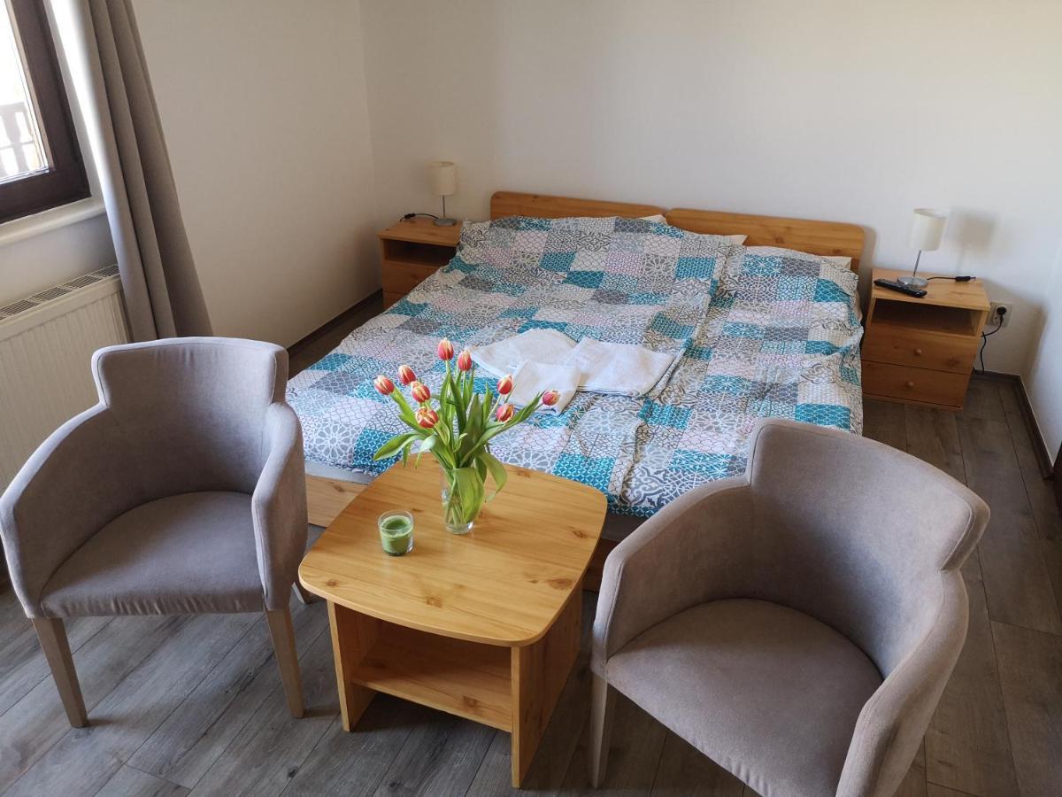 バラトンフレド Balaton Panzio Fuered Bed & Breakfast エクステリア 写真