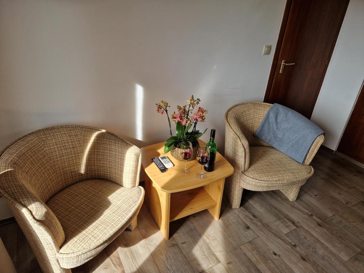 バラトンフレド Balaton Panzio Fuered Bed & Breakfast エクステリア 写真