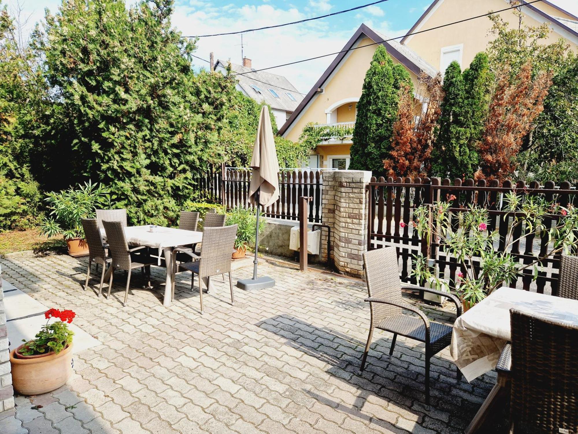 バラトンフレド Balaton Panzio Fuered Bed & Breakfast エクステリア 写真